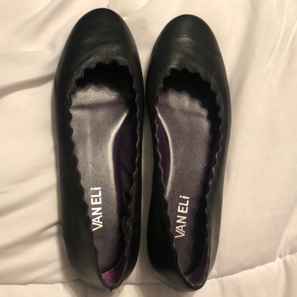 Vaneli black scalloped flat excellent condition.